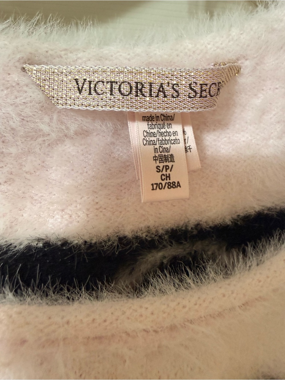Victoria Secret Pink Sweater 2018 NYC Small - Picture 6 of 8